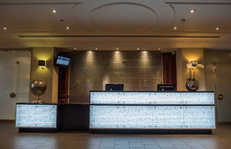 Mercure Southgate 4*
