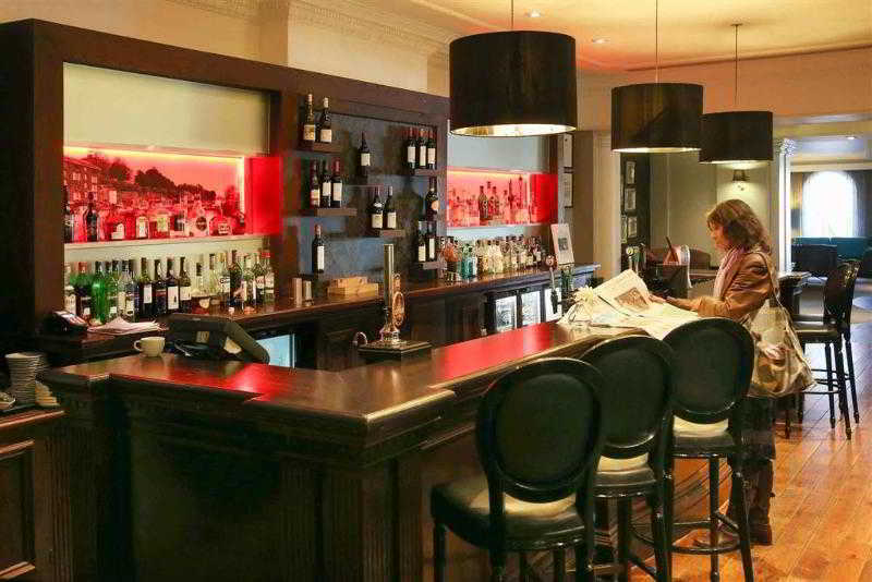 Mercure Southgate Hotel 4*