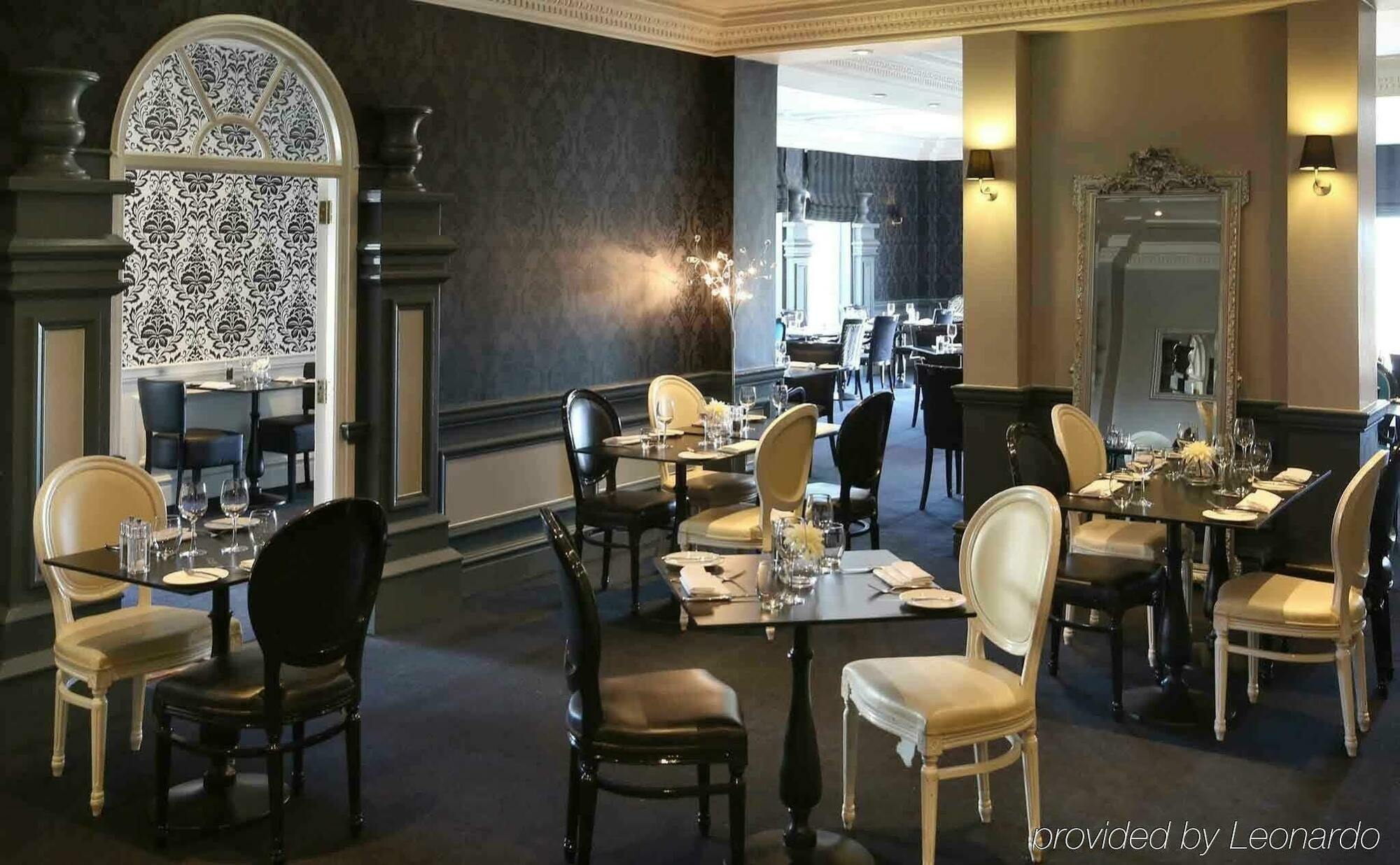 Mercure Southgate 4*